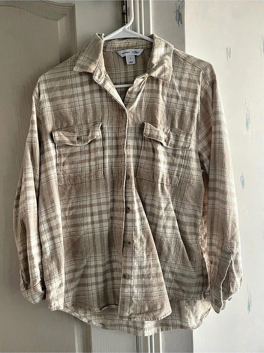 Old Navy The Boyfriend Shirt Plaid Button Down in Beige & White Small